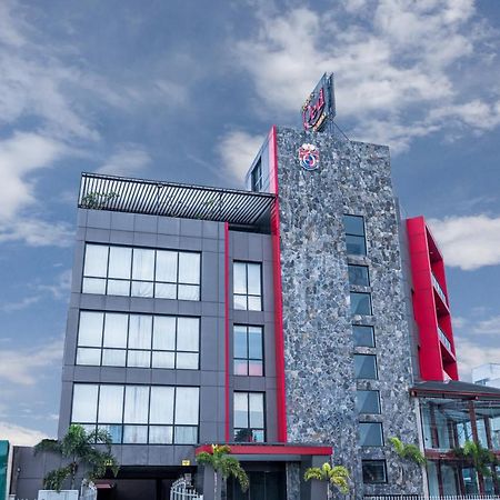 Earl'S Red Colombo Hotel Екстериор снимка