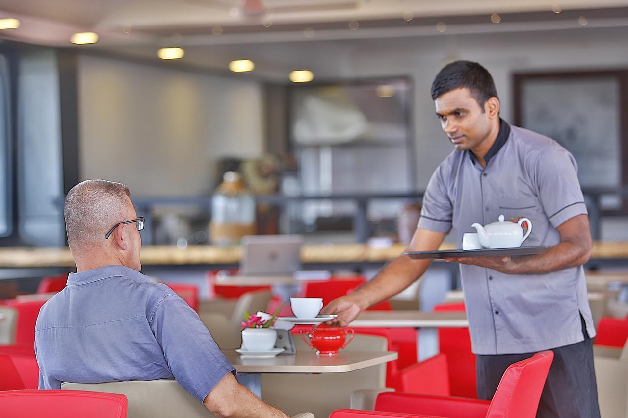 Earl'S Red Colombo Hotel Екстериор снимка