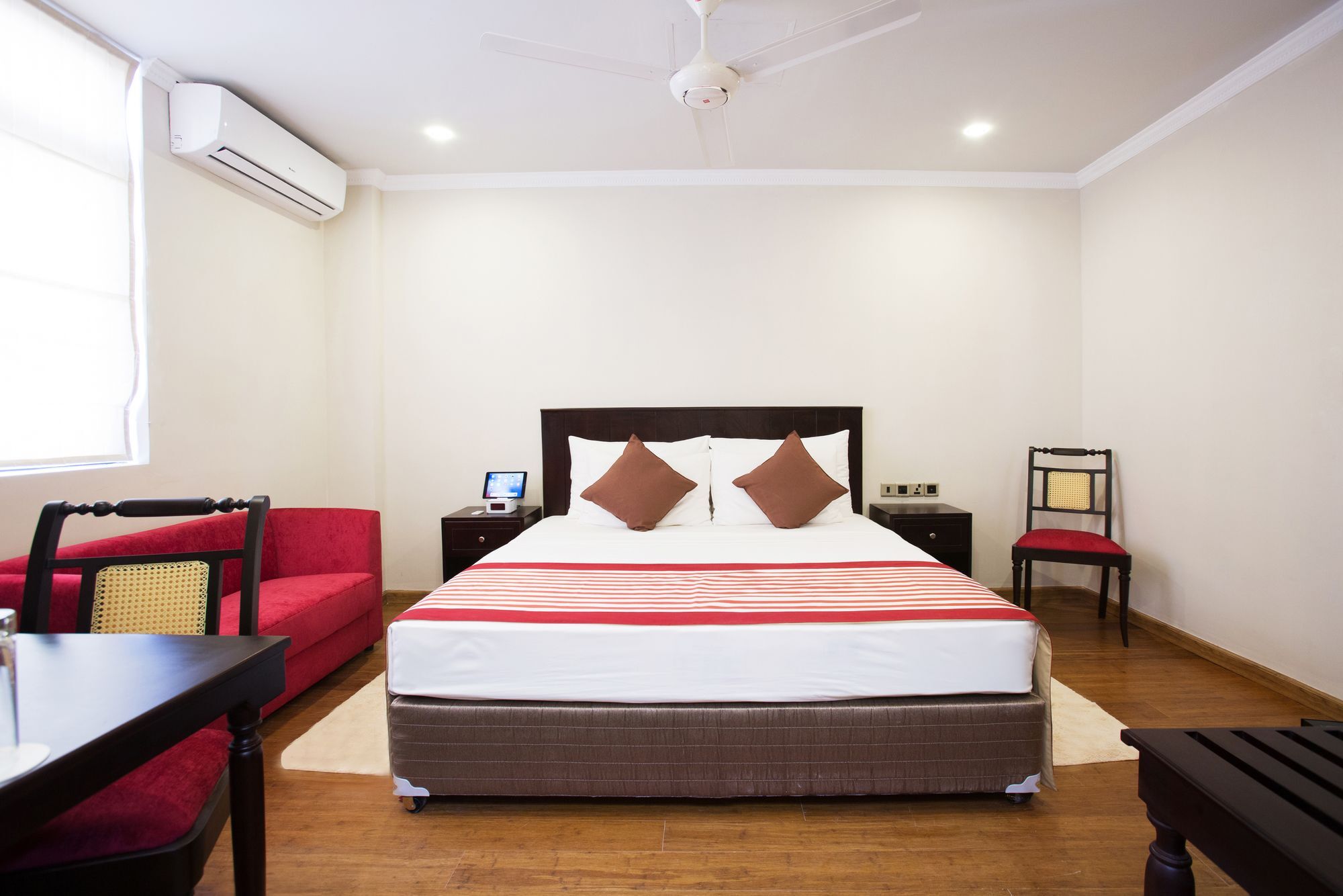 Earl'S Red Colombo Hotel Екстериор снимка
