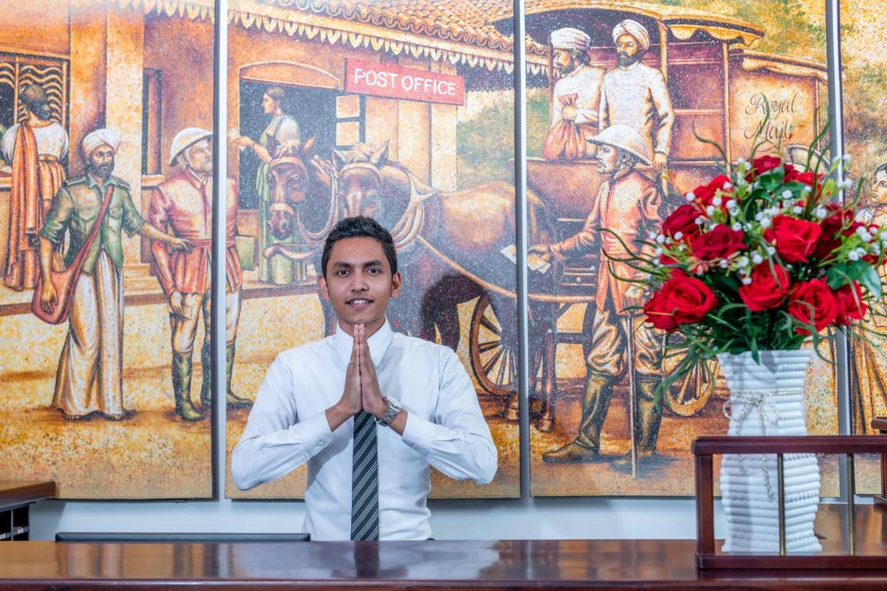 Earl'S Red Colombo Hotel Екстериор снимка