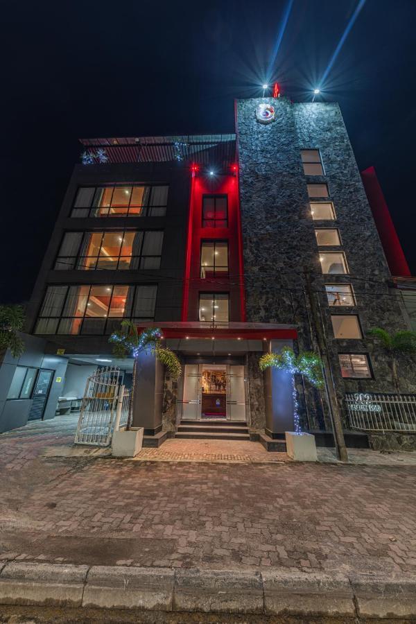 Earl'S Red Colombo Hotel Екстериор снимка