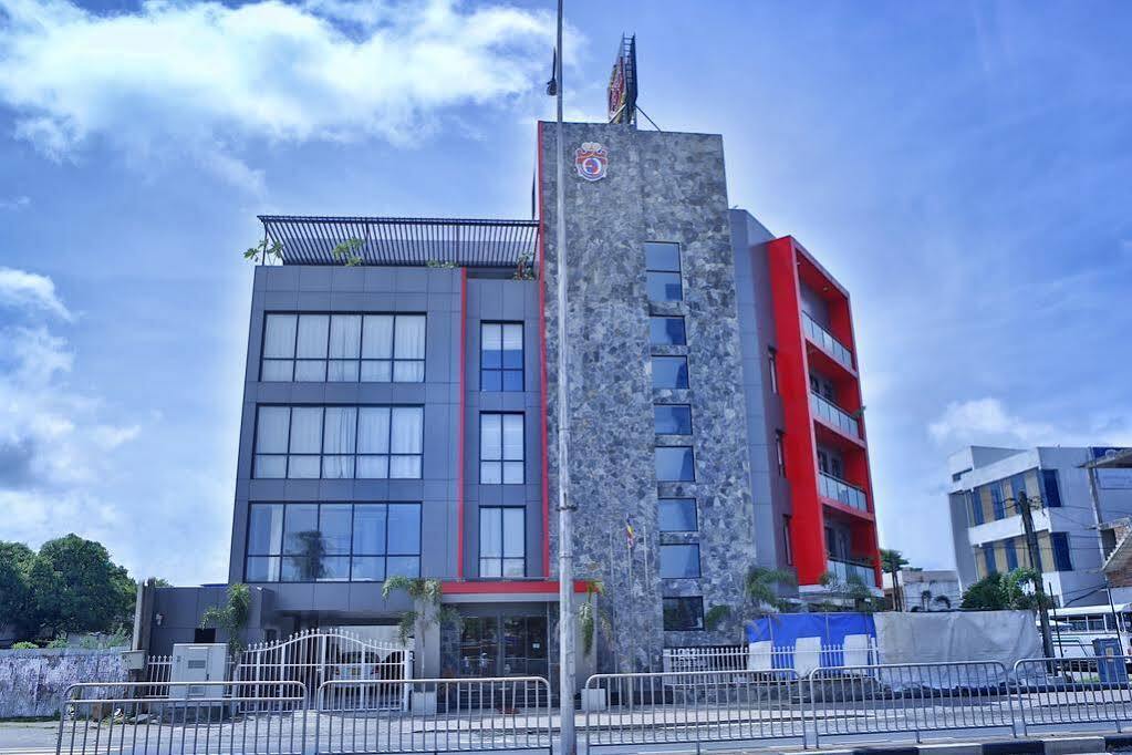 Earl'S Red Colombo Hotel Екстериор снимка