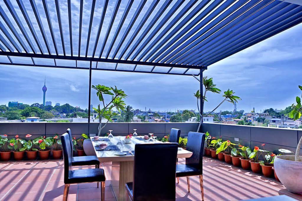 Earl'S Red Colombo Hotel Екстериор снимка