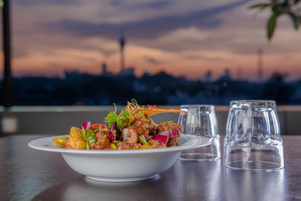Earl'S Red Colombo Hotel Екстериор снимка