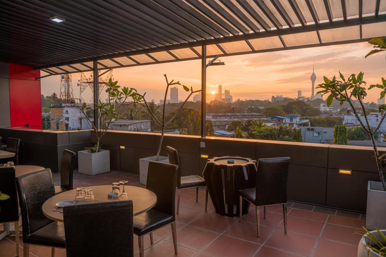 Earl'S Red Colombo Hotel Екстериор снимка