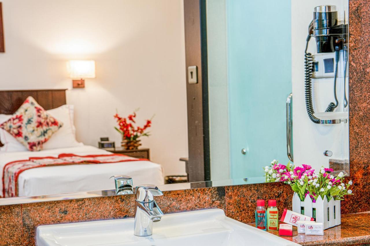 Earl'S Red Colombo Hotel Екстериор снимка